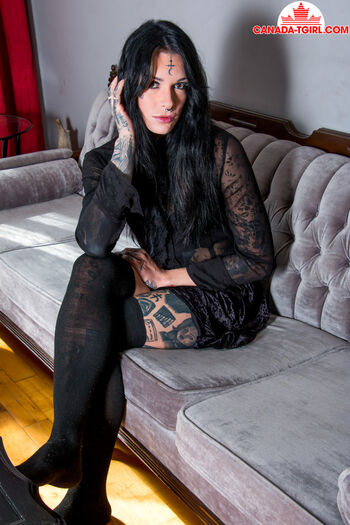 Amy Nosferatu