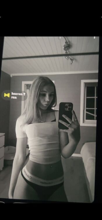 Full leaked Lisarauf private onlyfans photo