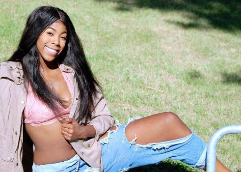 Naomi Simone